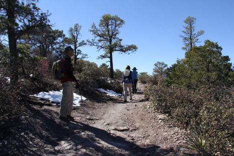 C'est une randonnée de plus de 5,5Km, sur le sentier appelé :«Echo Canyon Trai», qui nous a permis de nous balader à travers ces rochers uniques.